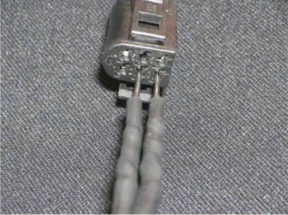 Plug with 8pins, heads of the cables to pin 7 and 8 display